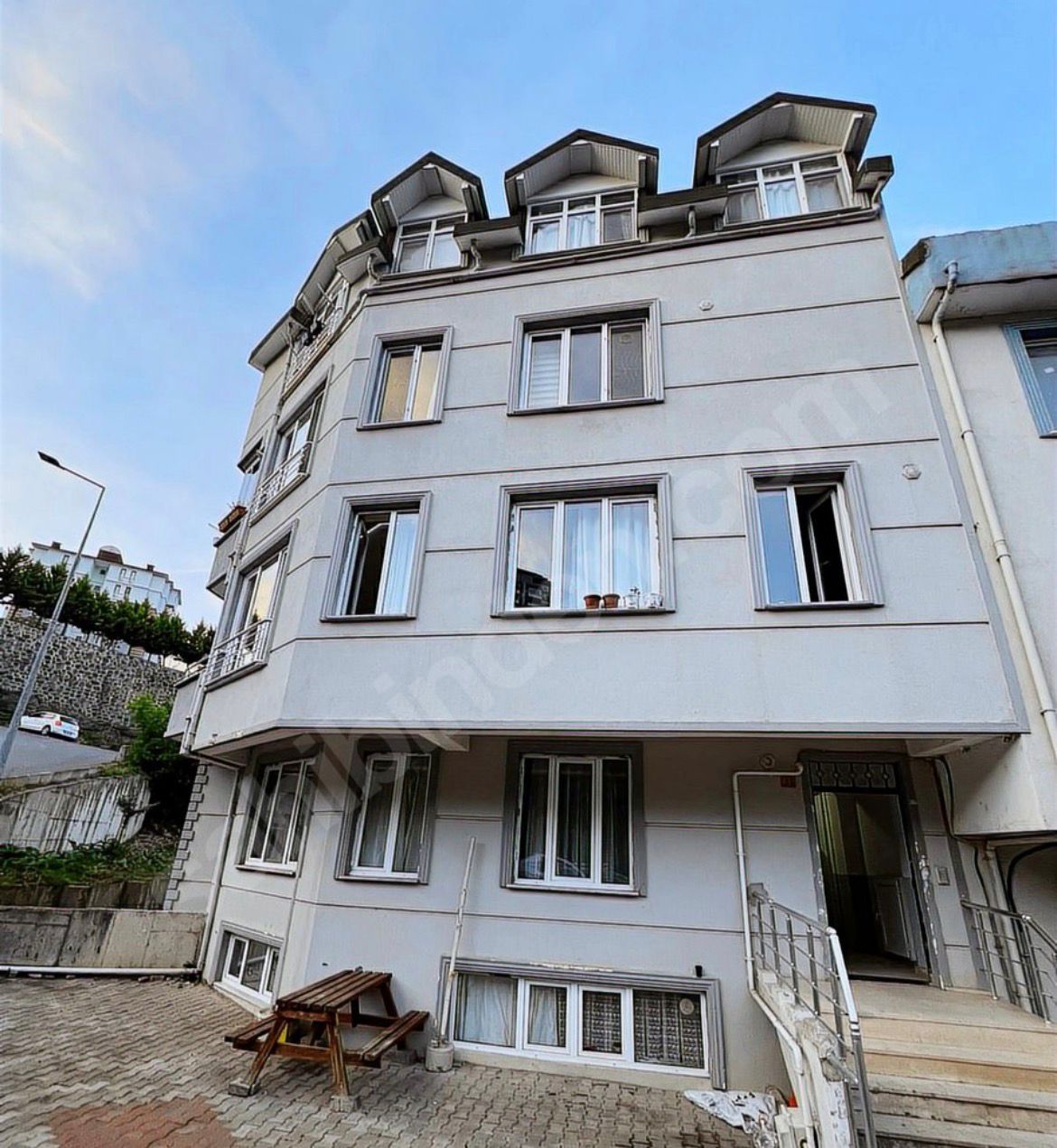 MABELDEN ŞEREFİYE MAHALLESİNDE SATILIK 3+1 GENİŞ DAİRE